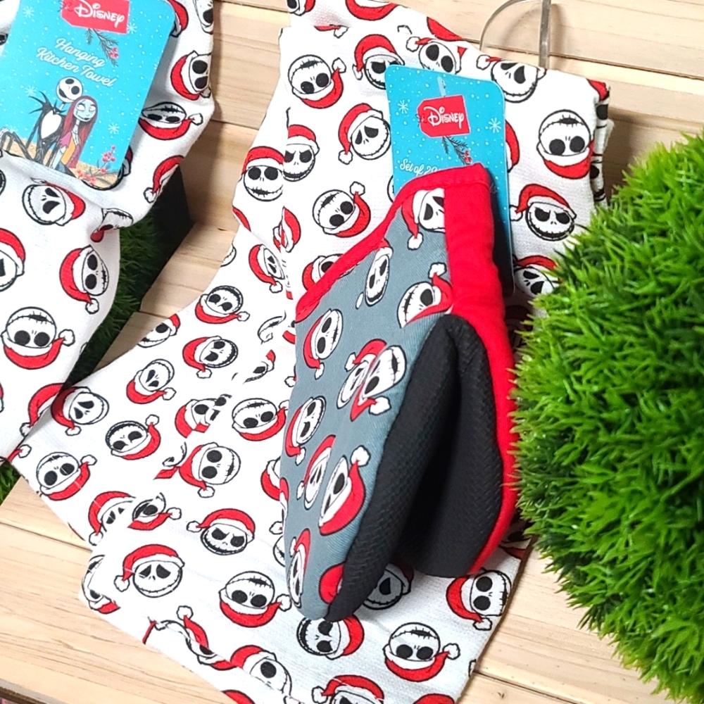 Nightmare Before Christmas Disney kitchen towels & mitt set NWT- set of 4 - Picture 2 of 7